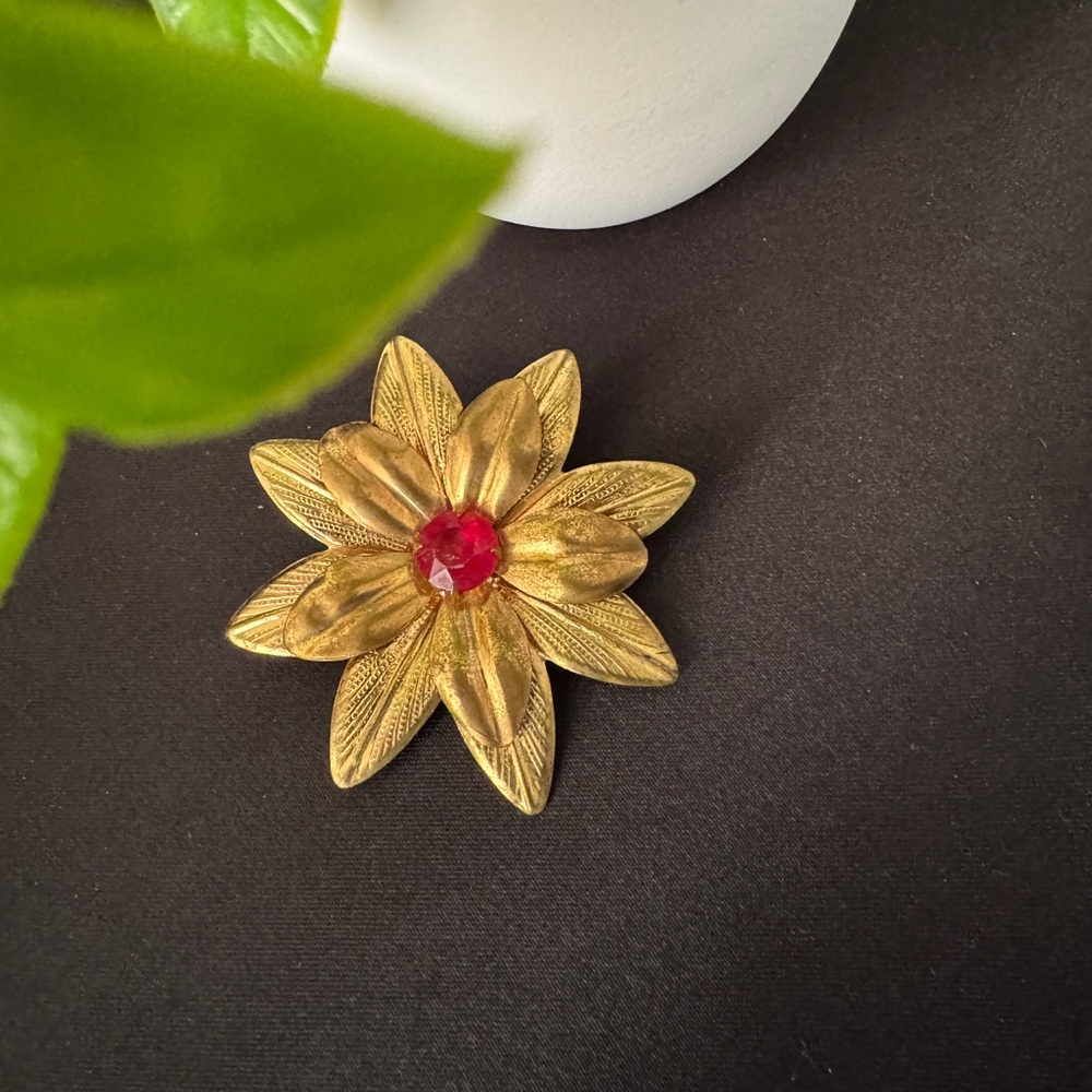 💜 Statement Pointsetta style copper flower brooch 1950s